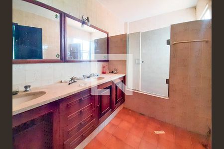 Casa de condomínio para alugar com 500m², 5 quartos e 6 vagas Casa de condomínio para alugar com 500m², 5 quartos e 6 vagasBanheiro Quarto 5 suíte