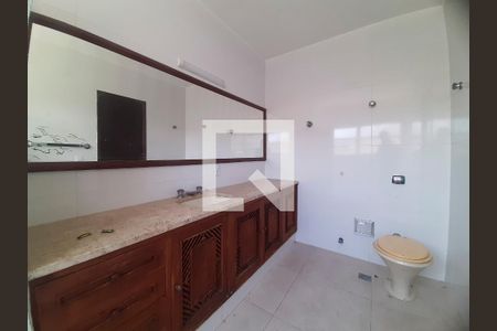 Casa de condomínio para alugar com 500m², 5 quartos e 6 vagas Casa de condomínio para alugar com 500m², 5 quartos e 6 vagasBanheiro Quarto 1 suíte