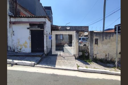 Casa para alugar com 100m², 2 quartos e sem vaga Casa para alugar com 100m², 2 quartos e sem vagaFachada