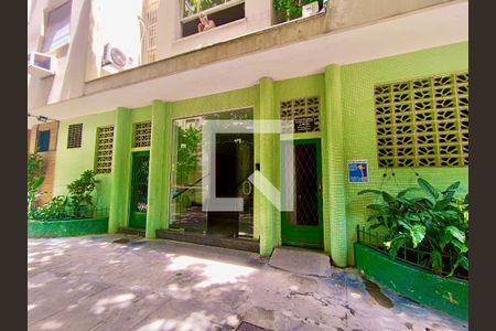 Apartamento para alugar com 27m², 1 quarto e sem vagaFachada com cartaz QA.