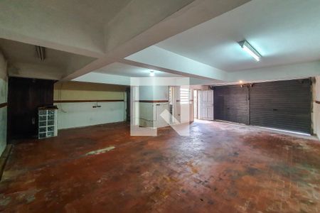 Casa à venda com 371m², 3 quartos e 4 vagas Casa à venda com 371m², 3 quartos e 4 vagasgaragem