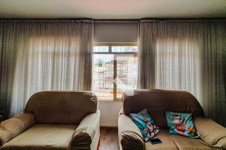 Casa à venda com 371m², 3 quartos e 4 vagas Casa à venda com 371m², 3 quartos e 4 vagassala janela