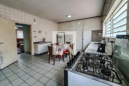 Casa à venda com 371m², 3 quartos e 4 vagas Casa à venda com 371m², 3 quartos e 4 vagascozinha