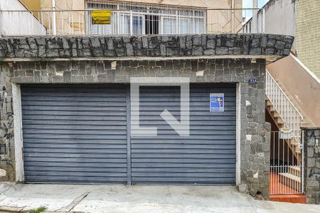 Casa à venda com 371m², 3 quartos e 4 vagas Casa à venda com 371m², 3 quartos e 4 vagasFachada