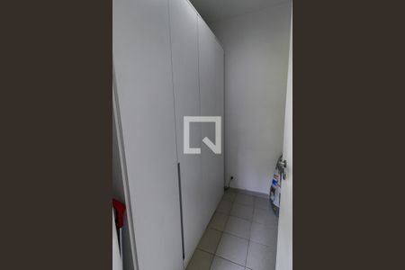 Apartamento à venda com 210m², 3 quartos e 3 vagas Apartamento à venda com 210m², 3 quartos e 3 vagasDetalhe da area de serviço