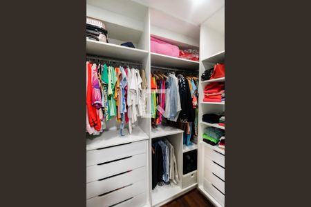 Apartamento à venda com 210m², 3 quartos e 3 vagas Apartamento à venda com 210m², 3 quartos e 3 vagasCloset da suíte 2