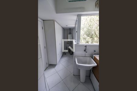 Apartamento à venda com 210m², 3 quartos e 3 vagas Apartamento à venda com 210m², 3 quartos e 3 vagasÁrea de Serviço