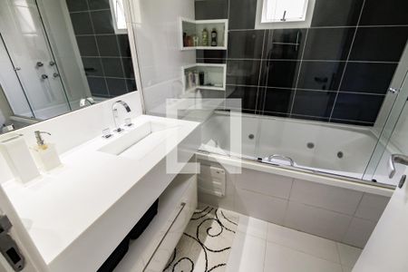 Apartamento à venda com 210m², 3 quartos e 3 vagas Apartamento à venda com 210m², 3 quartos e 3 vagasBanheiro da Suíte 3