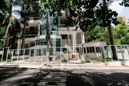 Apartamento à venda com 210m², 3 quartos e 3 vagas Apartamento à venda com 210m², 3 quartos e 3 vagasFachada e portaria