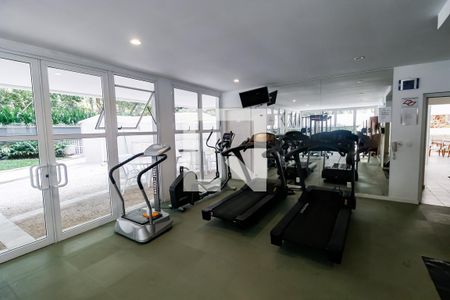 Apartamento à venda com 210m², 3 quartos e 3 vagas Apartamento à venda com 210m², 3 quartos e 3 vagasÁrea comum - Academia