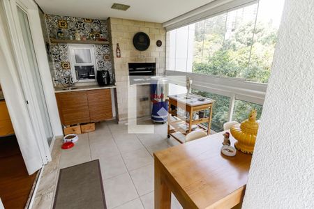 Apartamento à venda com 210m², 3 quartos e 3 vagas Apartamento à venda com 210m², 3 quartos e 3 vagasVaranda gourmet