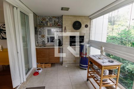 Apartamento à venda com 210m², 3 quartos e 3 vagas Apartamento à venda com 210m², 3 quartos e 3 vagasVaranda gourmet