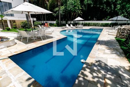 Apartamento à venda com 210m², 3 quartos e 3 vagas Apartamento à venda com 210m², 3 quartos e 3 vagasÁrea comum - Piscina