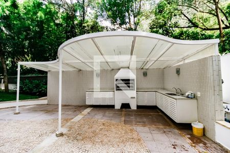 Apartamento à venda com 210m², 3 quartos e 3 vagas Apartamento à venda com 210m², 3 quartos e 3 vagasÁrea comum - Churrasqueira