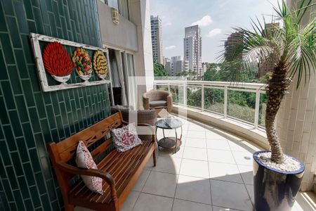 Apartamento à venda com 210m², 3 quartos e 3 vagas Apartamento à venda com 210m², 3 quartos e 3 vagasVaranda da Sala