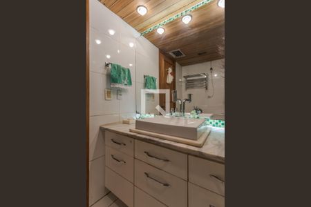 Apartamento à venda com 211m², 4 quartos e 2 vagasBanheiro