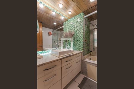 Apartamento à venda com 211m², 4 quartos e 2 vagasBanheiro