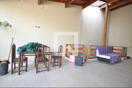 Casa à venda com 200m², 2 quartos e 2 vagasLounge