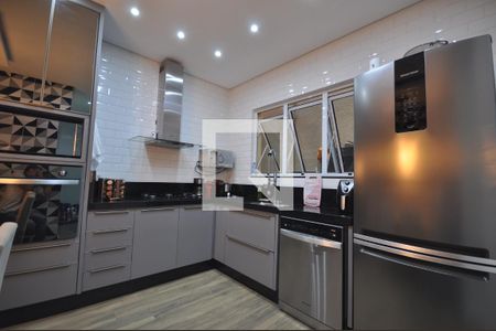 Casa à venda com 200m², 2 quartos e 2 vagasCozinha - Armários