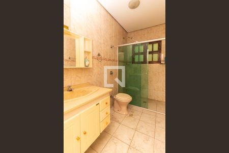 Casa à venda com 300m², 3 quartos e 3 vagasEdícula - Banheiro 