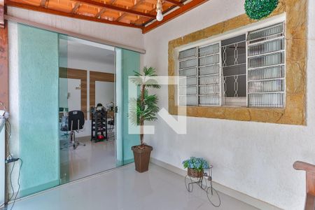 Casa à venda com 160m², 4 quartos e 5 vagas Casa à venda com 160m², 4 quartos e 5 vagasVaranda