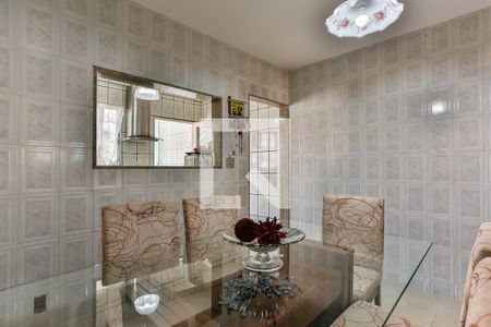 Casa à venda com 160m², 4 quartos e 5 vagas Casa à venda com 160m², 4 quartos e 5 vagasCopa