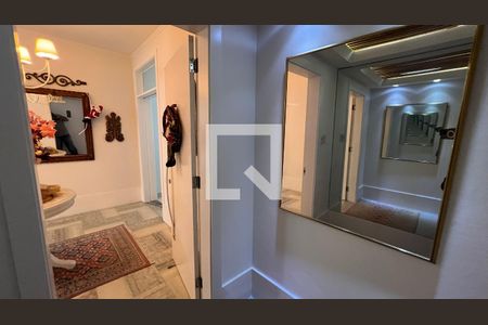 Elevador privativo  de apartamento à venda com 5 quartos, 251m² em Jardim Paulista, São Paulo