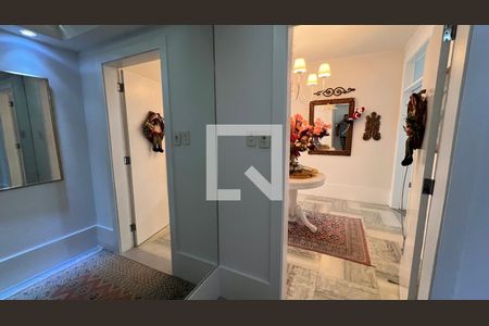 Elevador privativo  de apartamento à venda com 5 quartos, 251m² em Jardim Paulista, São Paulo