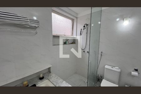 Apartamento à venda com 251m², 5 quartos e 2 vagasBanheiro da Suíte 2