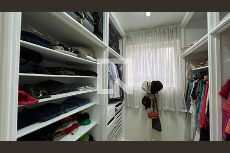 Apartamento à venda com 251m², 5 quartos e 2 vagasCloset da suíte 2