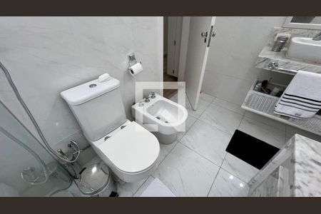 Apartamento à venda com 251m², 5 quartos e 2 vagasBanheiro da Suíte 2