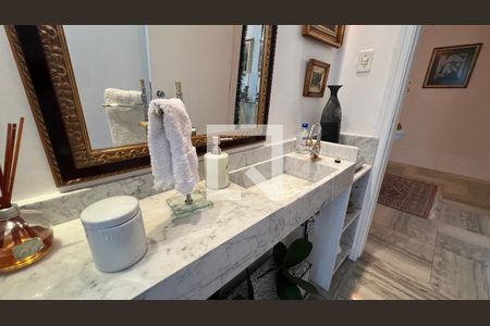 Apartamento à venda com 251m², 5 quartos e 2 vagasLavabo