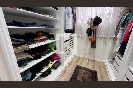 Apartamento à venda com 251m², 5 quartos e 2 vagasCloset da suíte 2