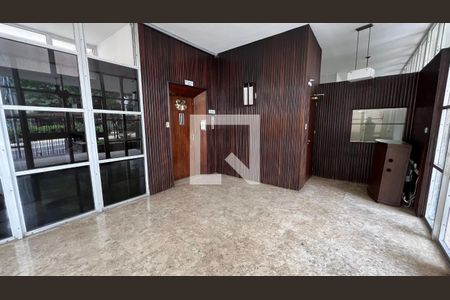 Apartamento à venda com 251m², 5 quartos e 2 vagasHall social