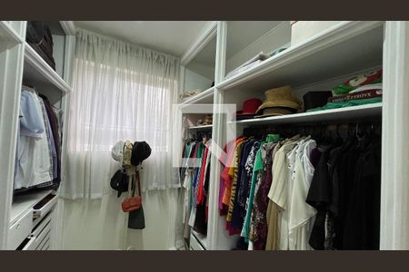 Apartamento à venda com 251m², 5 quartos e 2 vagasCloset da suíte 2