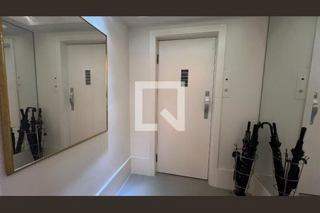 Elevador privativo  de apartamento à venda com 5 quartos, 251m² em Jardim Paulista, São Paulo