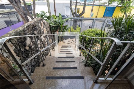 Casa à venda com 400m², 3 quartos e 5 vagasEscada