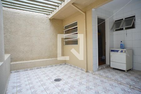 Casa à venda com 220m², 3 quartos e 4 vagasPátio
