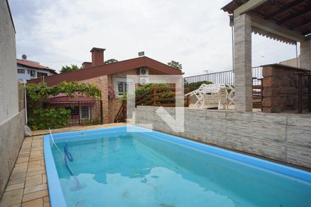 Casa à venda com 220m², 3 quartos e 4 vagasPiscina
