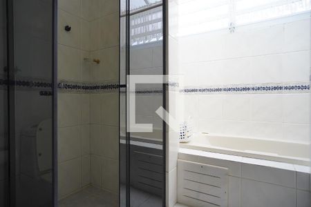 Casa à venda com 220m², 3 quartos e 4 vagasBanheiro