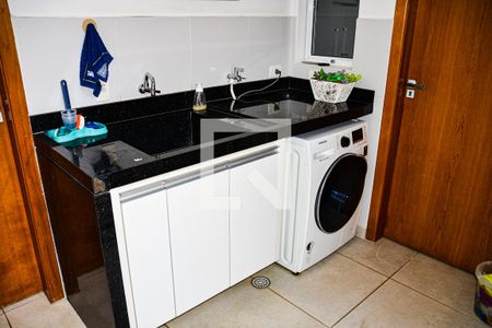 Casa à venda com 288m², 3 quartos e 4 vagas