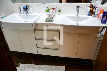 Casa à venda com 288m², 3 quartos e 4 vagas