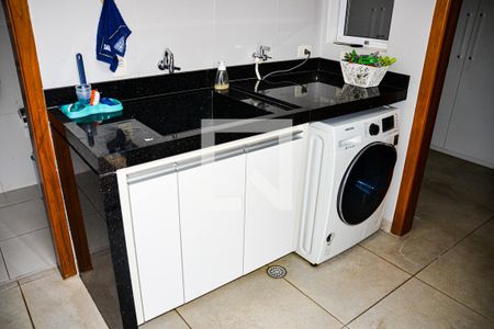 Casa à venda com 288m², 3 quartos e 4 vagas