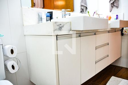 Casa à venda com 288m², 3 quartos e 4 vagas