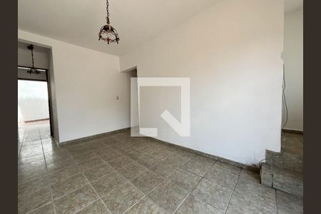 Casa à venda com 330m², 3 quartos e 3 vagasCorredor