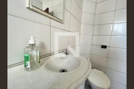 Casa à venda com 330m², 3 quartos e 3 vagasBanheiro da Suíte 1