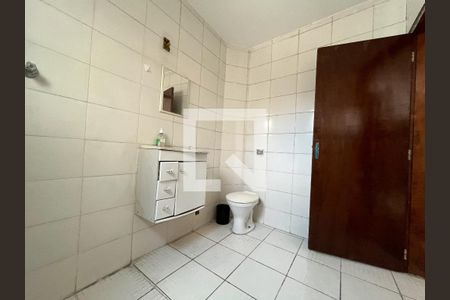 Casa à venda com 330m², 3 quartos e 3 vagasBanheiro da Suíte 1