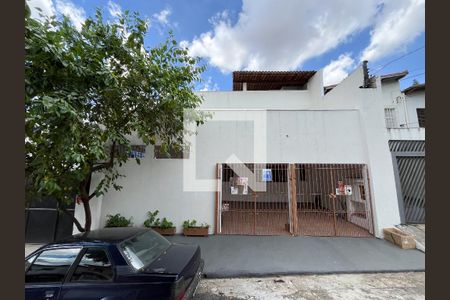 Casa à venda com 330m², 3 quartos e 3 vagasFachada 