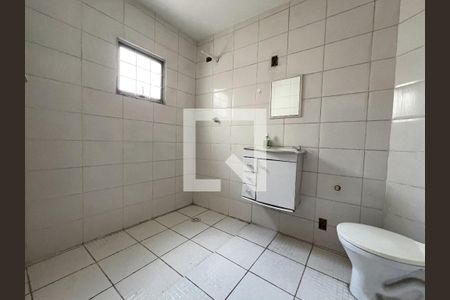 Casa à venda com 330m², 3 quartos e 3 vagasBanheiro da Suíte 1