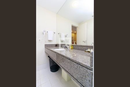 Banheiro de kitnet/studio à venda com 1 quarto, 21m² em Vila Congonhas, São Paulo